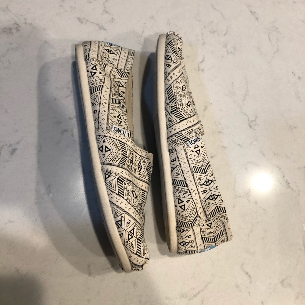 Black & White TOMS Size 11W - Picture 4 of 5